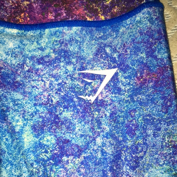 Gymshark leggings pattern with a galaxy theme. - Picture 2 of 3